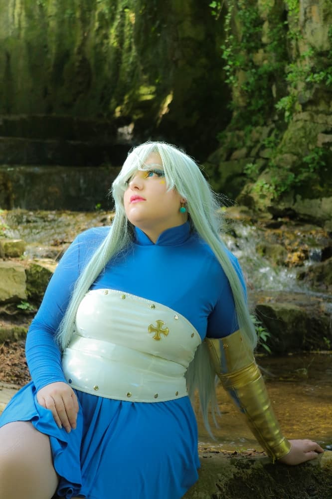 Elizabeth de Liones  - Photo 11