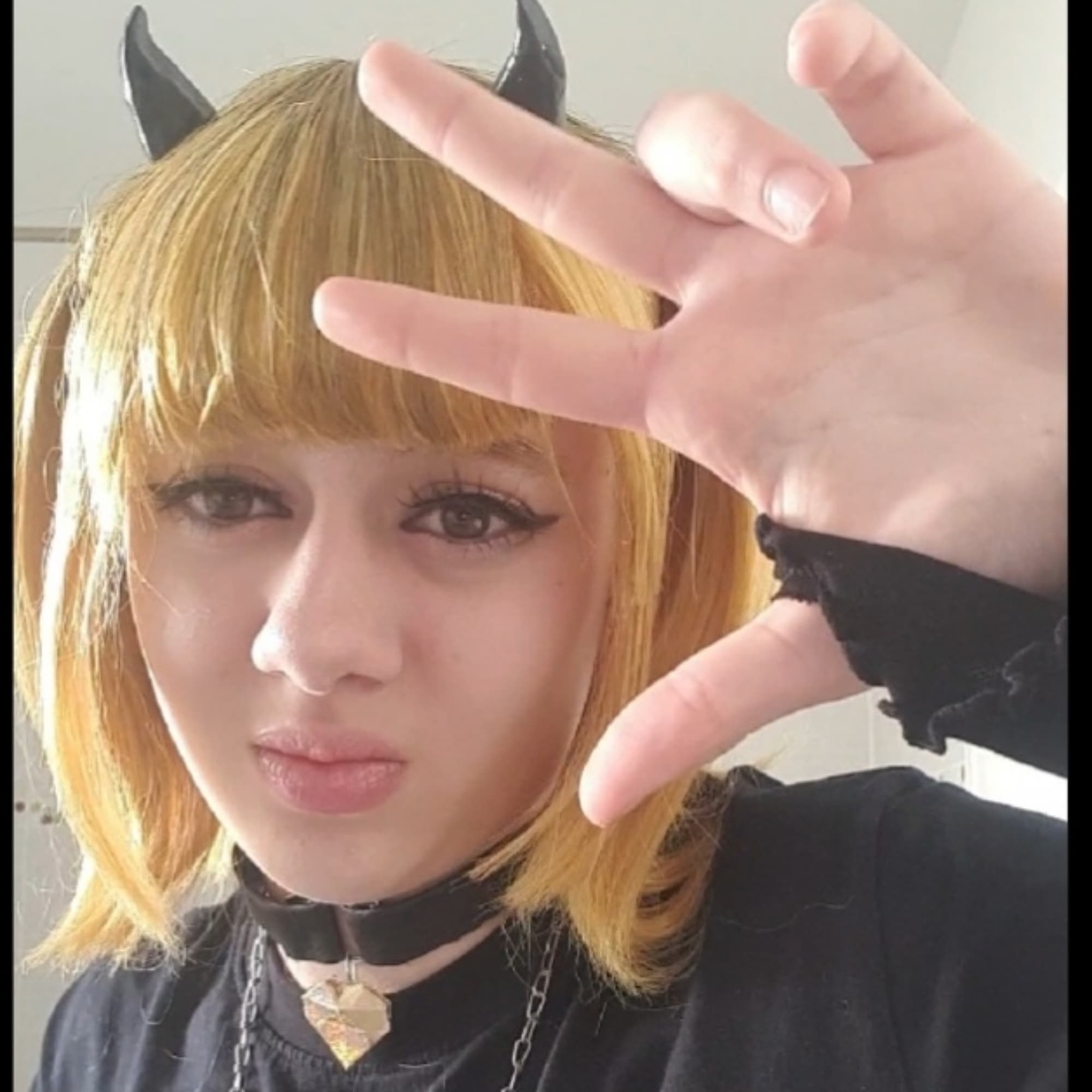 Mem-Cho black outif - Oshi no Ko cosplay photoshoot cover