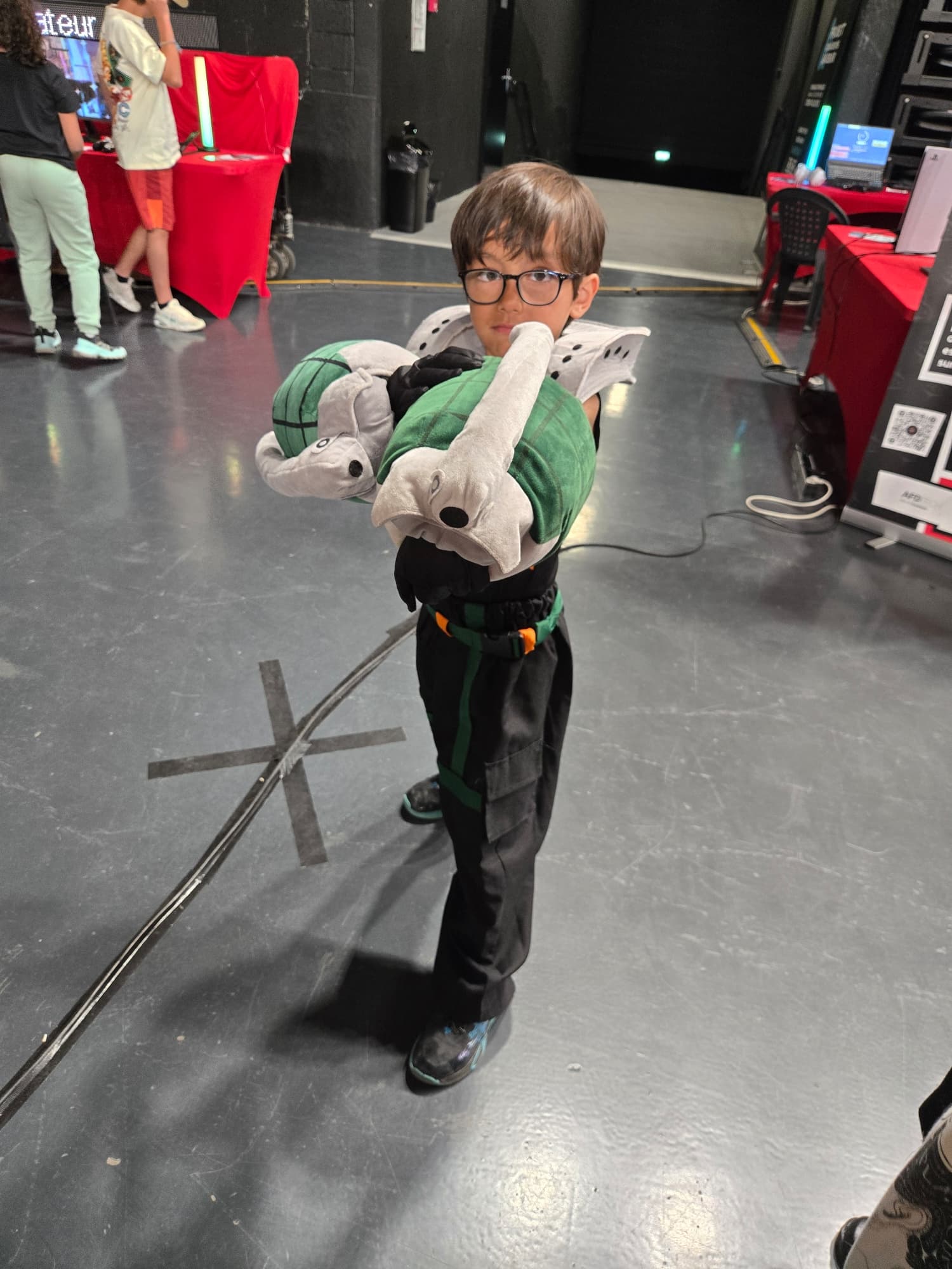 Hawks et mini bakugo - Photo 7