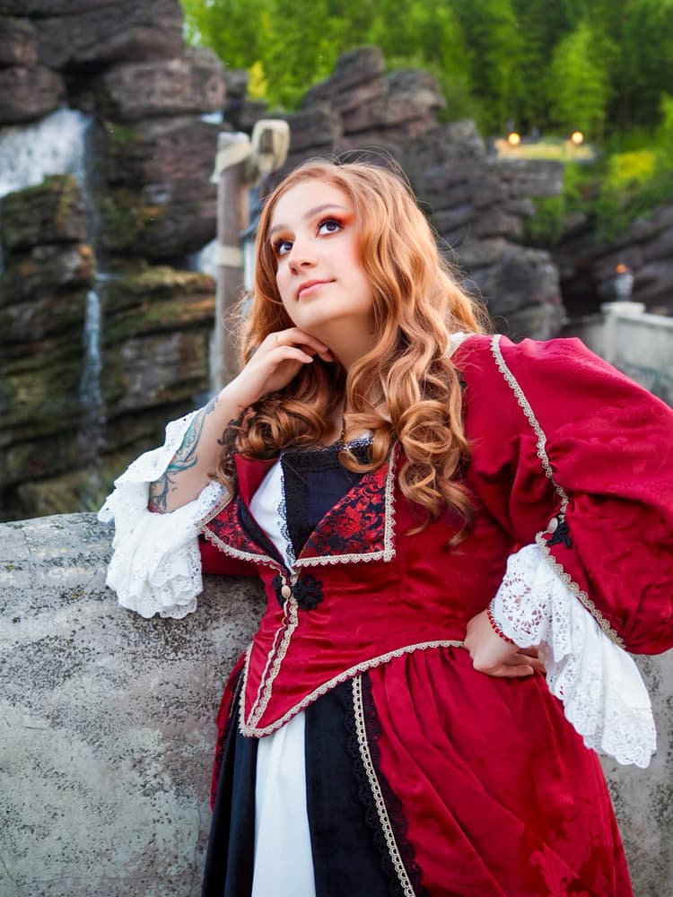 Elisabeth Swann - Photo 9