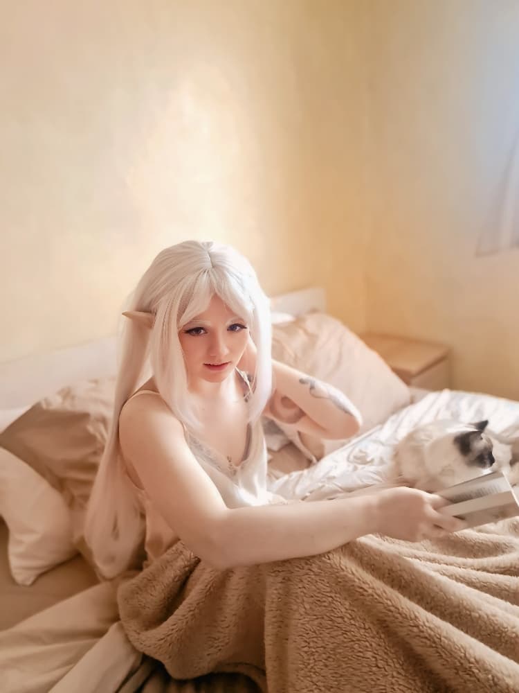 Frieren sleeping - Photo 21