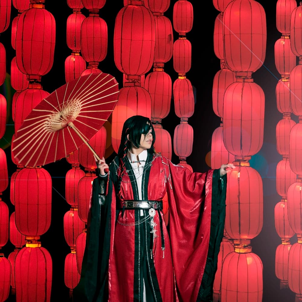 Hua Cheng - Heaven Official's Blessing cosplay photoshoot cover