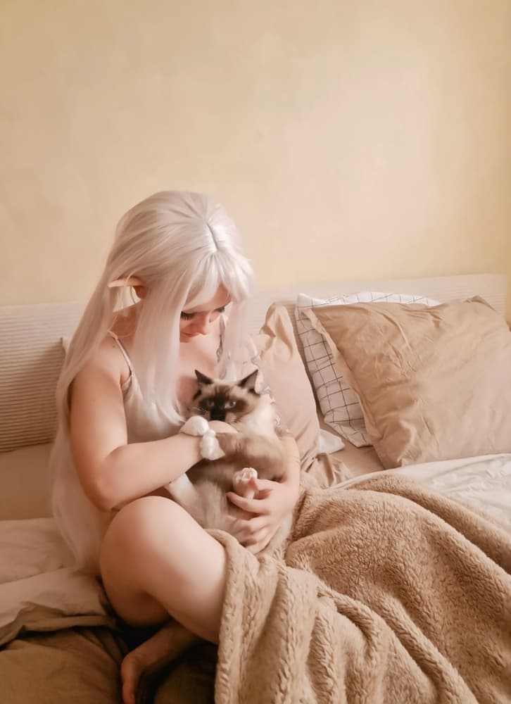 Frieren sleeping - Photo 5