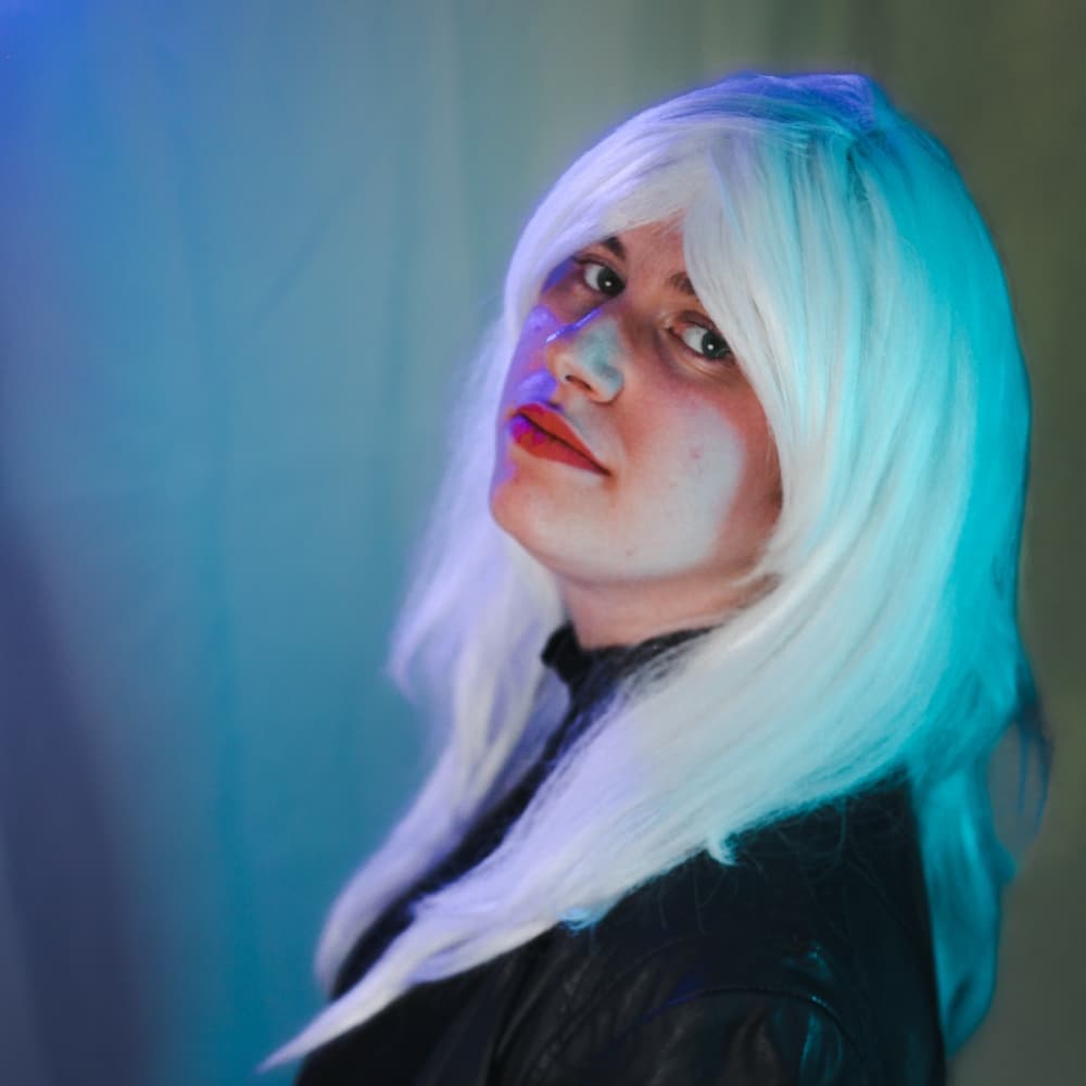 Hayan - White Blood cosplay photoshoot cover