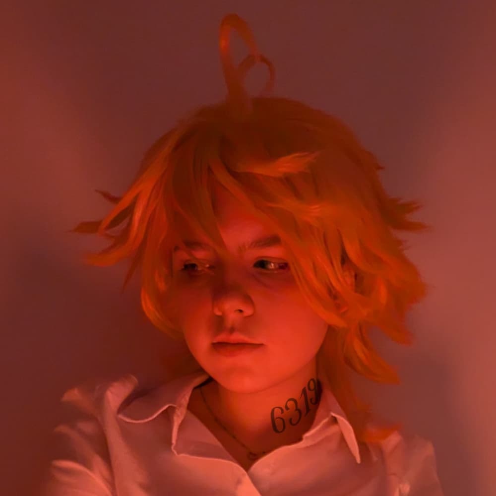Emma tpn - The Promised Neverland cosplay photoshoot cover