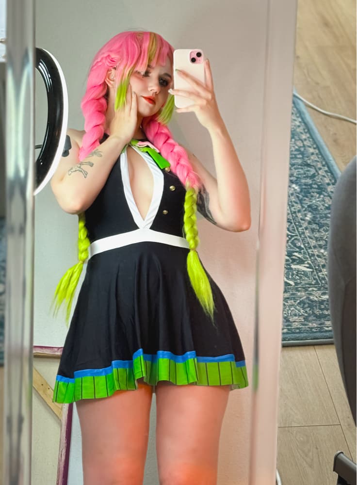 swimsuit mitsuri 🍡 - Photo 3