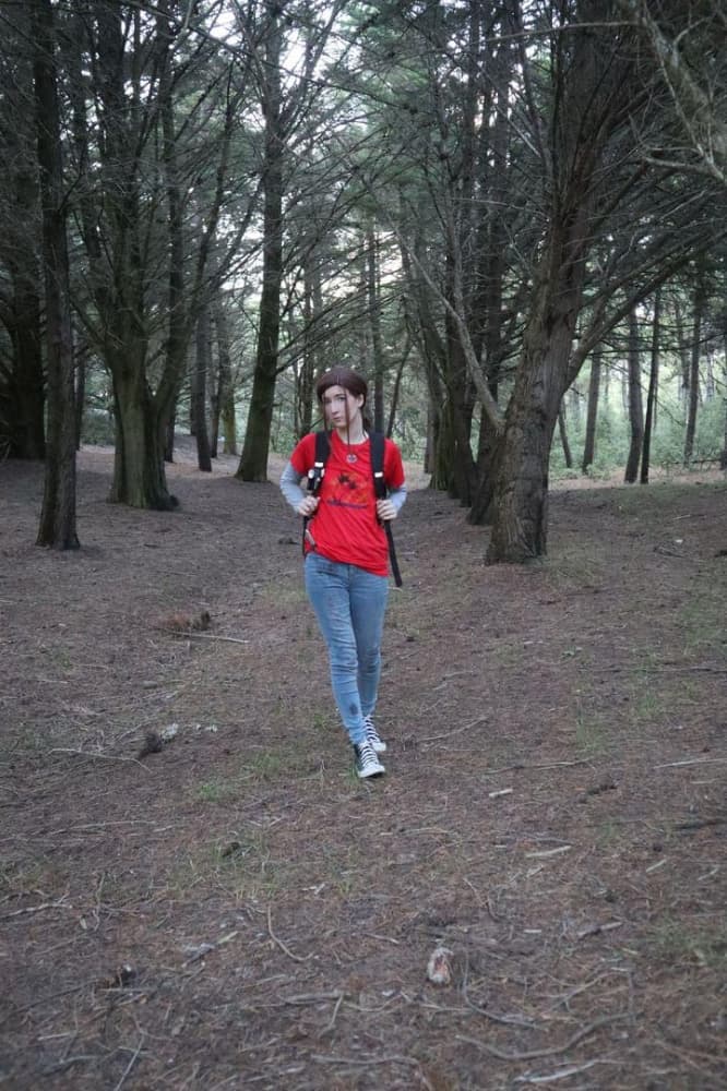 Ellie TLOU forest - Photo 9