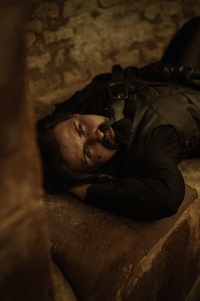 Izzy hand  - Photo 2