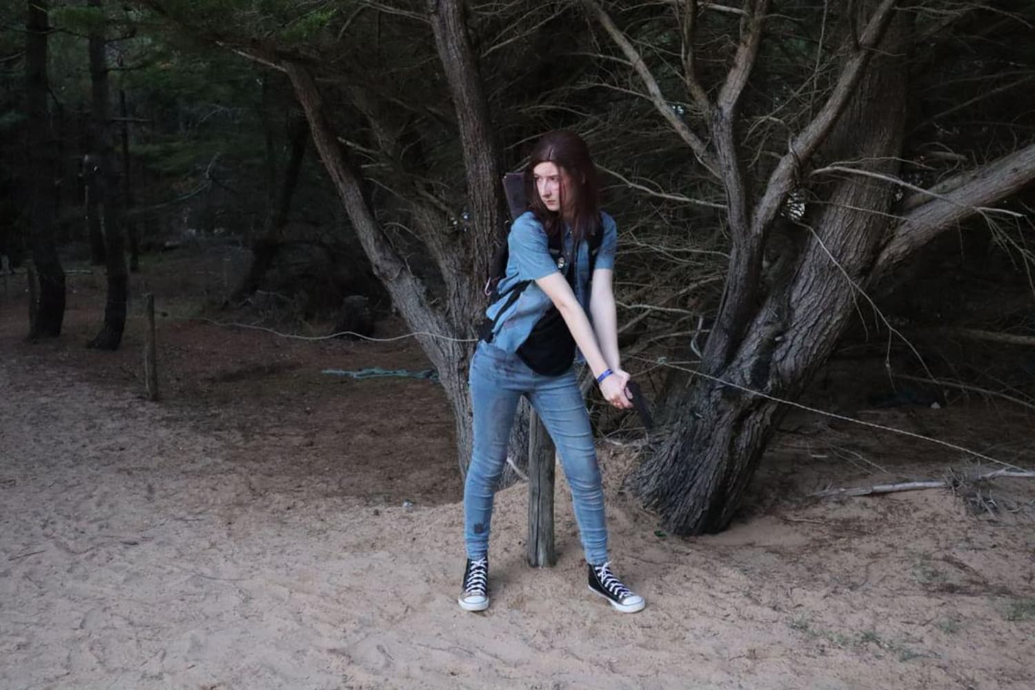 Ellie TLOU2 forest - Photo 1