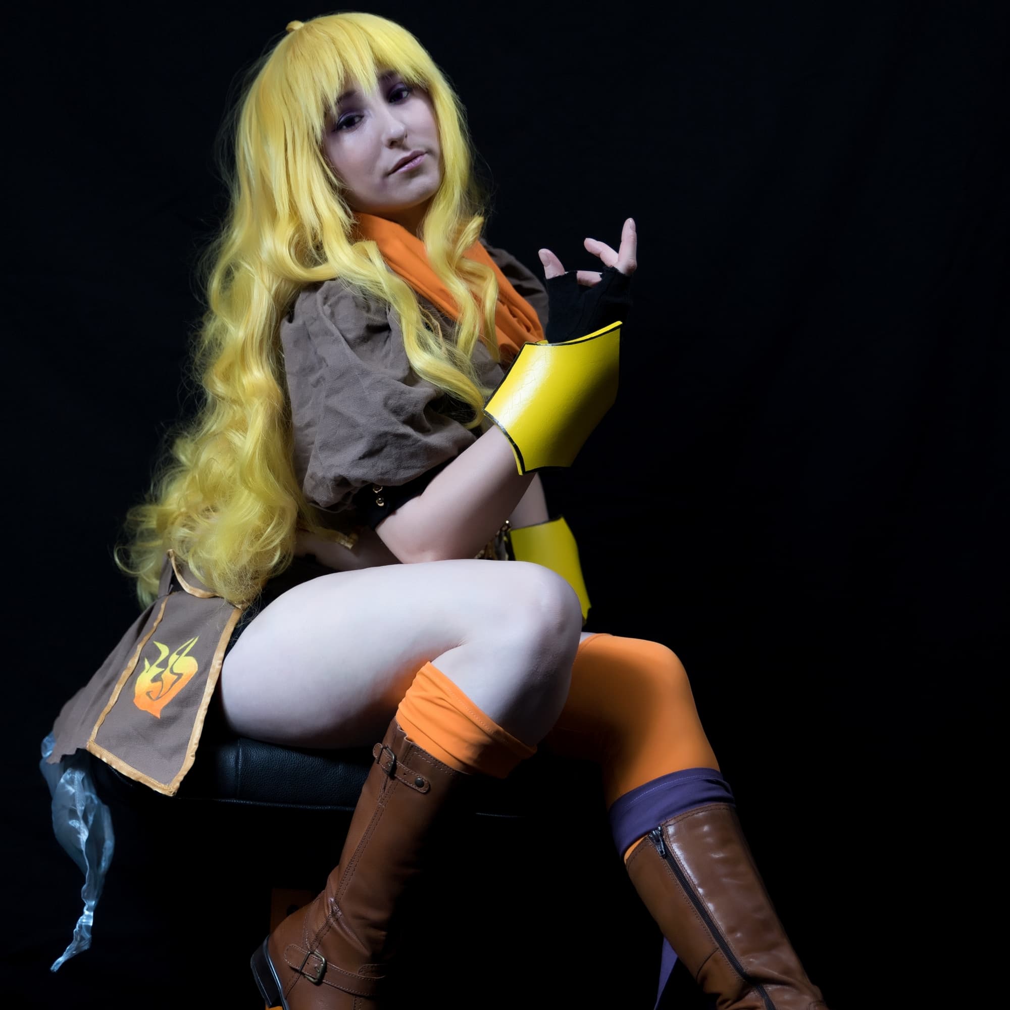 2018 12 - Yang - RWBY cosplay photoshoot cover
