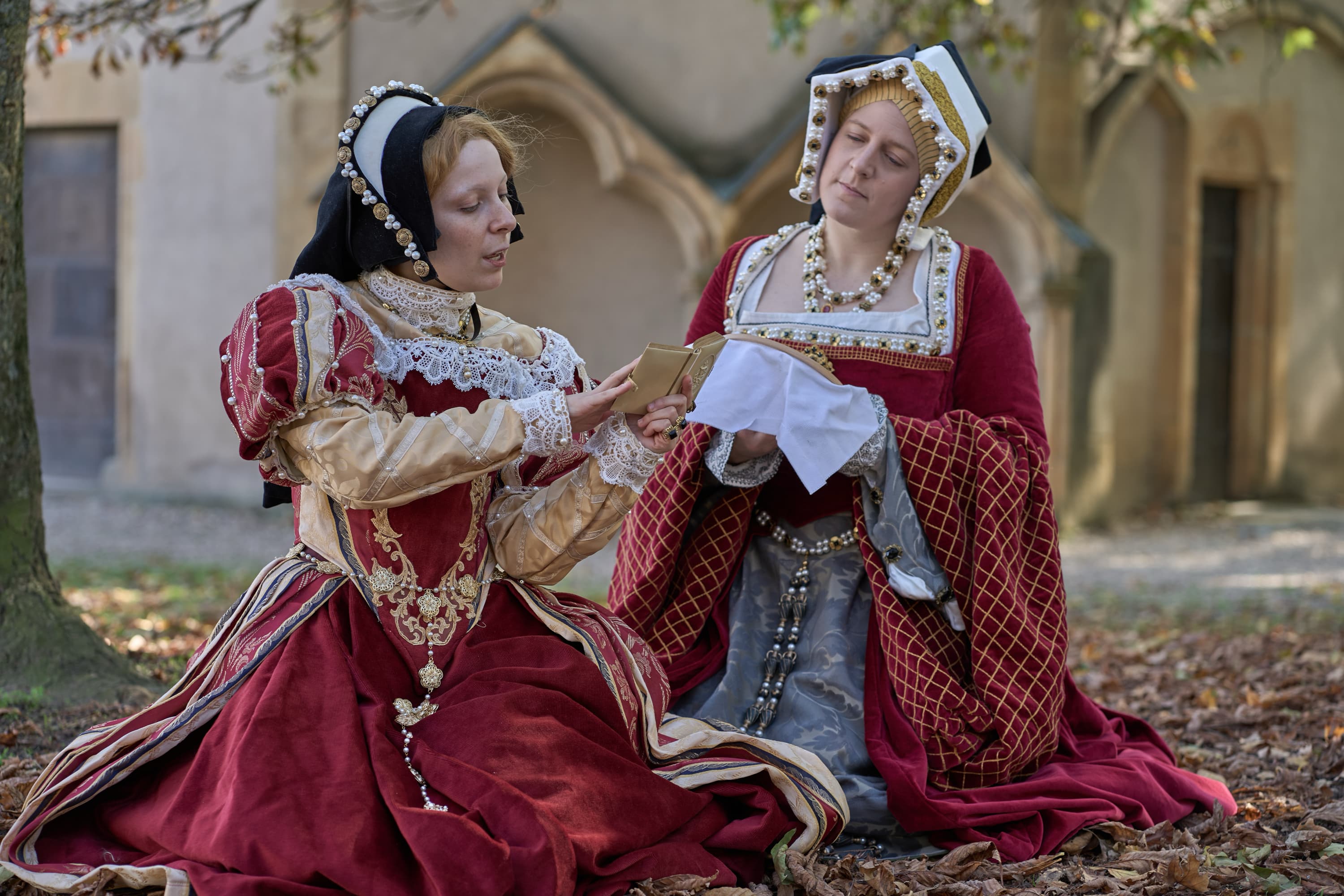 Mary I of England Cosplay - Photo 8