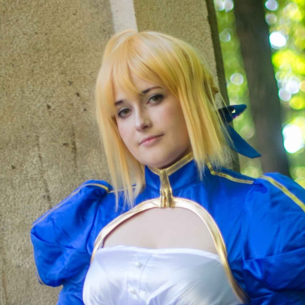 Saber à Harajuku - Fate cosplay photoshoot cover