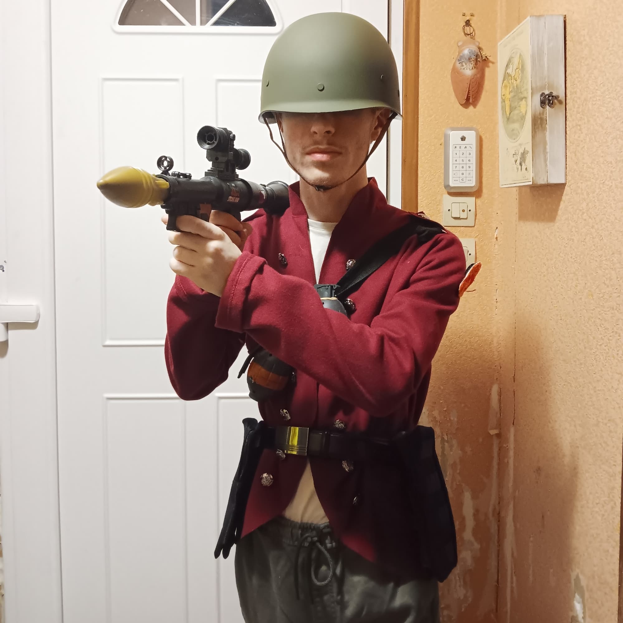 Soldier - Team Fortress 2 cosplay photoshoot cover