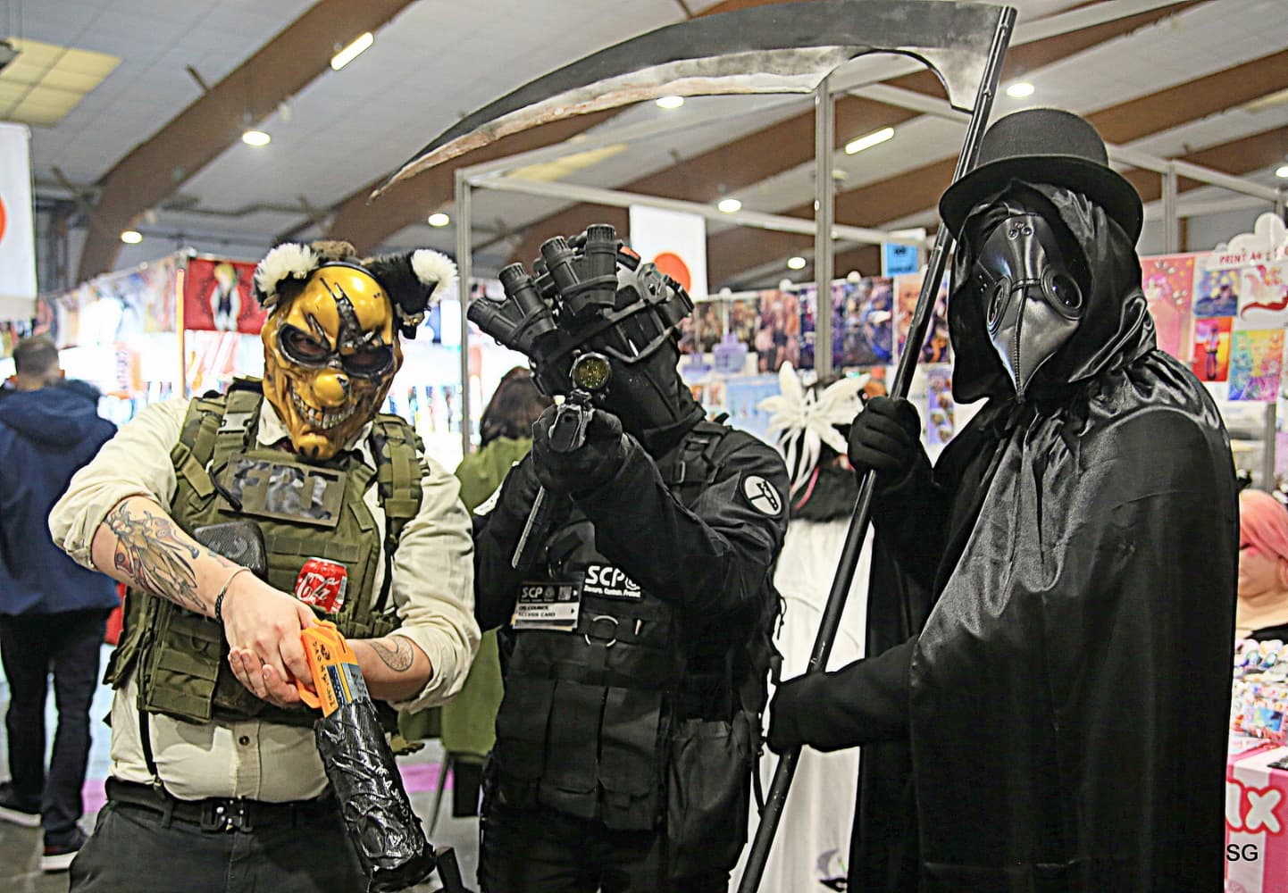 Wolf (golden mask) - Photo 15