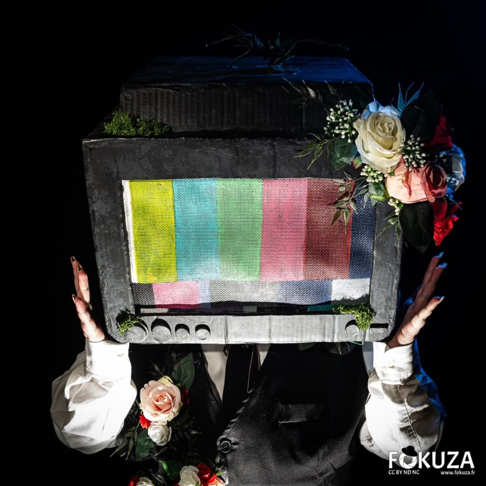 The Announcer - Photo 1