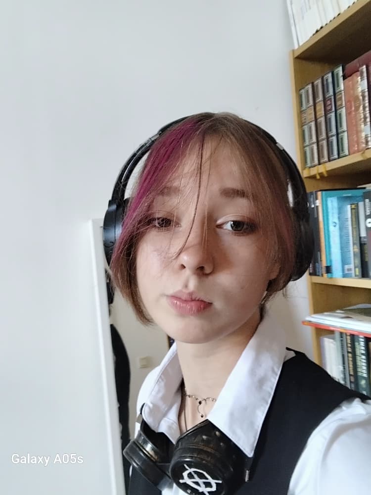 OC Lucia Woods - Photo 16