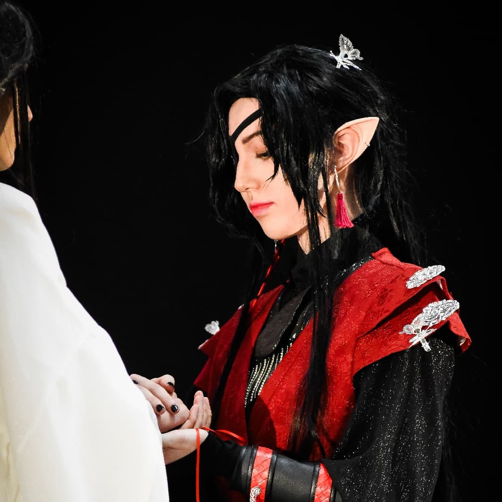Hua Cheng - Heaven Official's Blessing cosplay photoshoot cover
