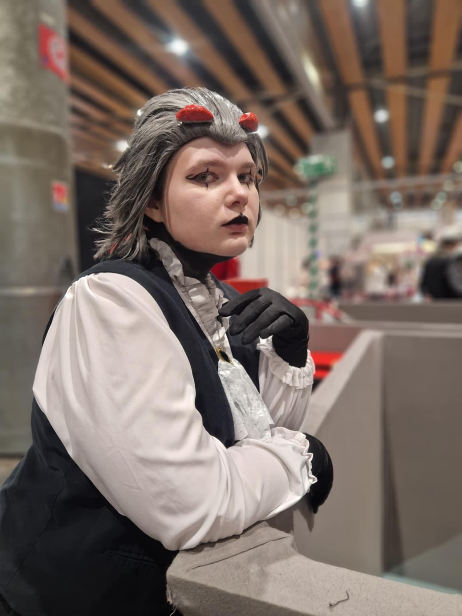 Stolas other outfit - Photo 8