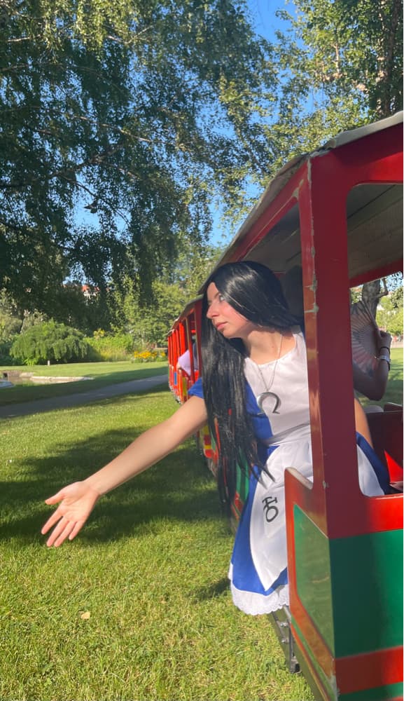 Alice au parc - Photo 4