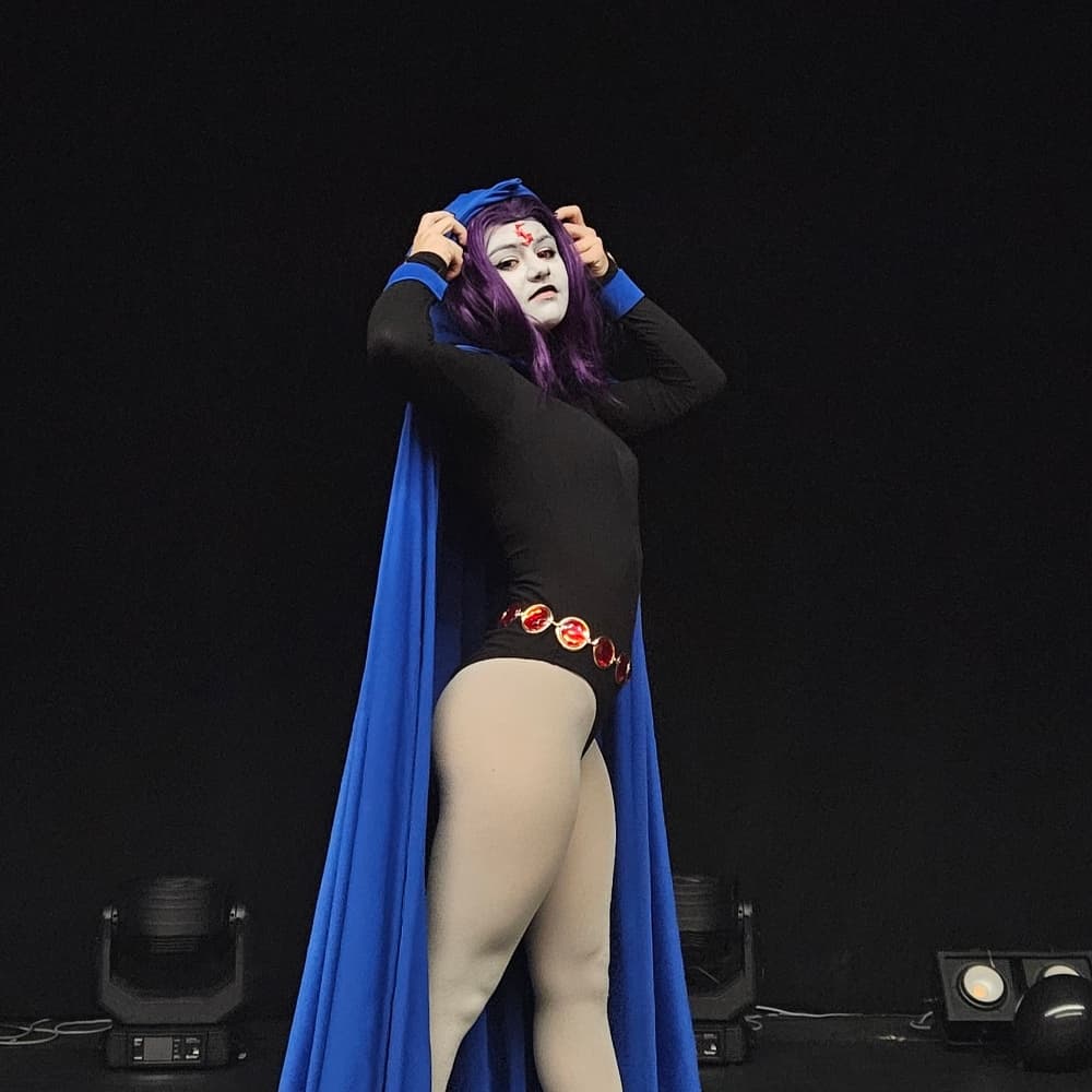 Halloween Raven - DC Comics cosplay photoshoot cover