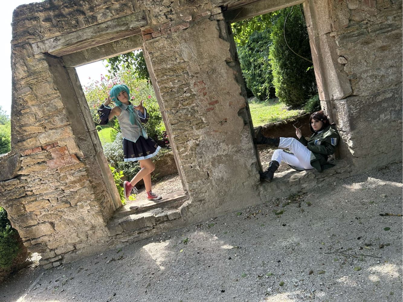 Hansi Zoe  - Photo 3