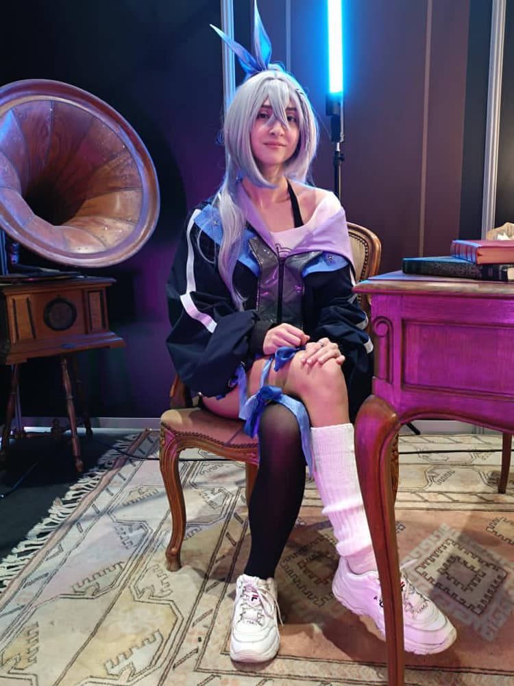 Silver Wolf - Photo 1