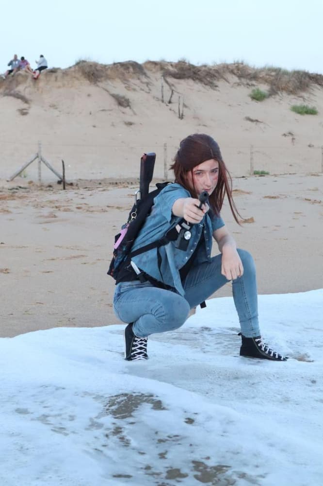 Ellie TLOU2 beach - Photo 5