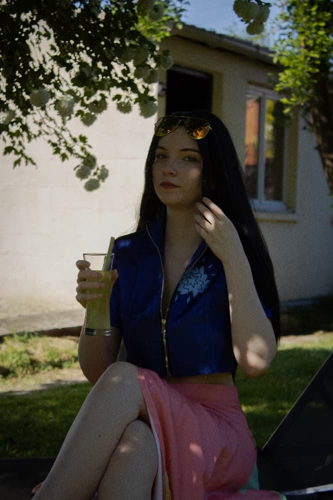 Robin in garden - Photo 3