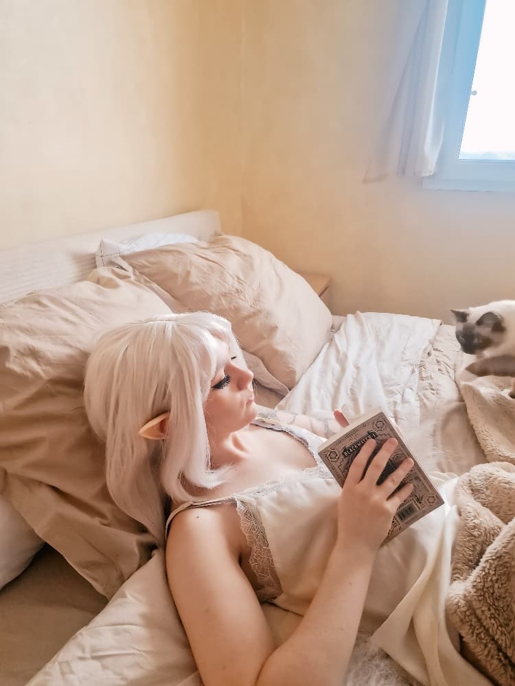 Frieren sleeping - Photo 15