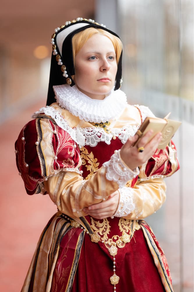 Mary I of England Cosplay - Photo 21