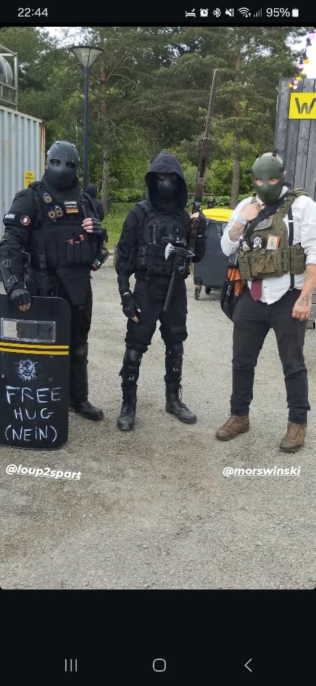 Wolf (golden mask) - Photo 30