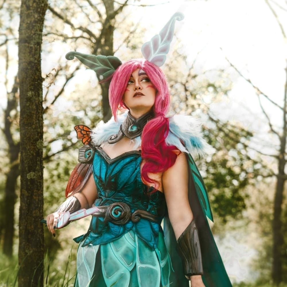 Xayah Sylvestre  - Arcane cosplay photoshoot cover