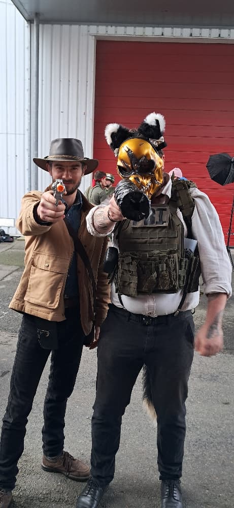 Wolf (golden mask) - Photo 1