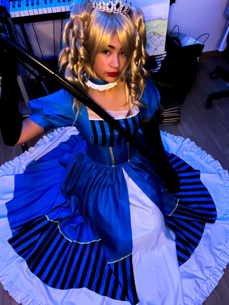 Elisabeth C.M - Photo 5