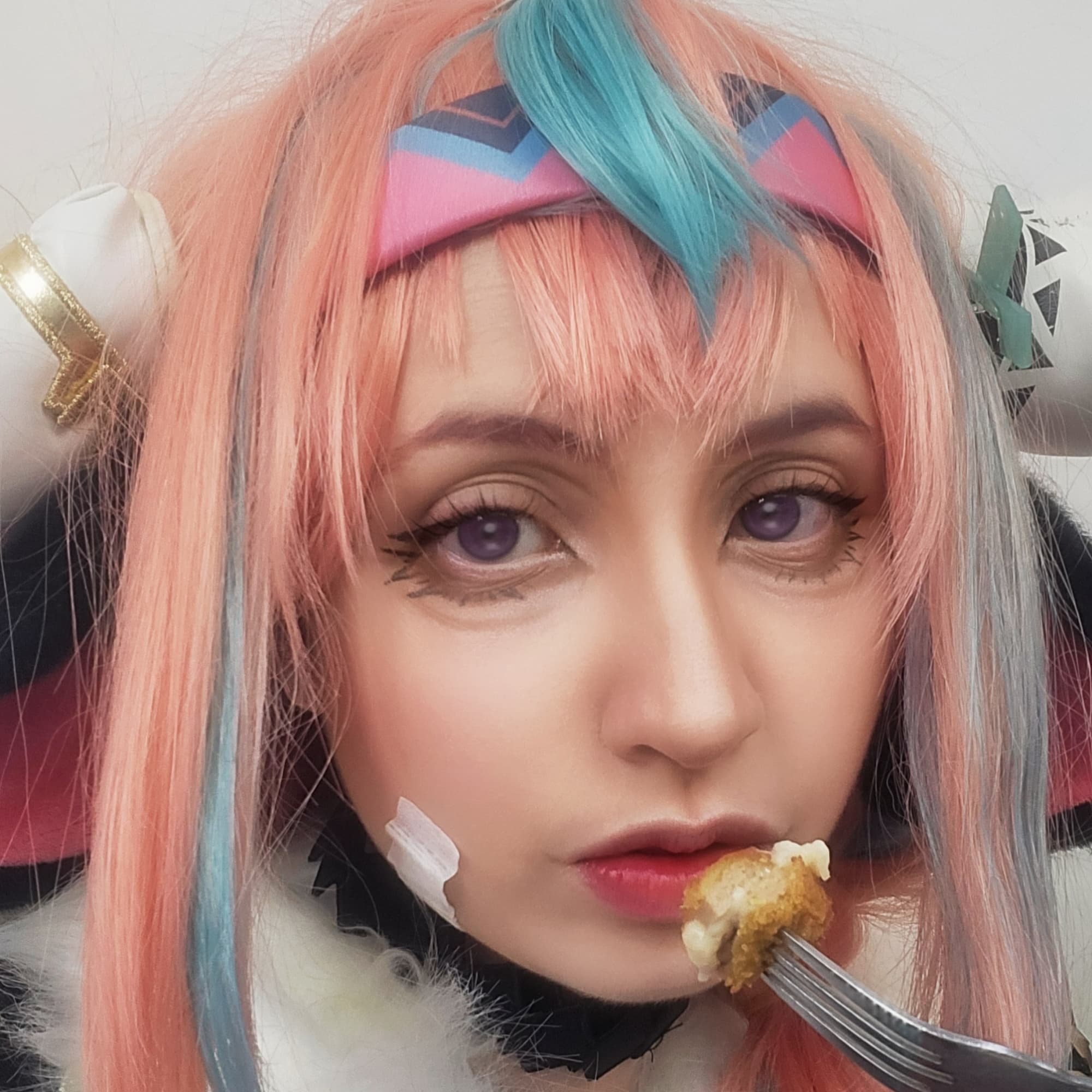 Varesa selfie - Genshin Impact cosplay photoshoot cover