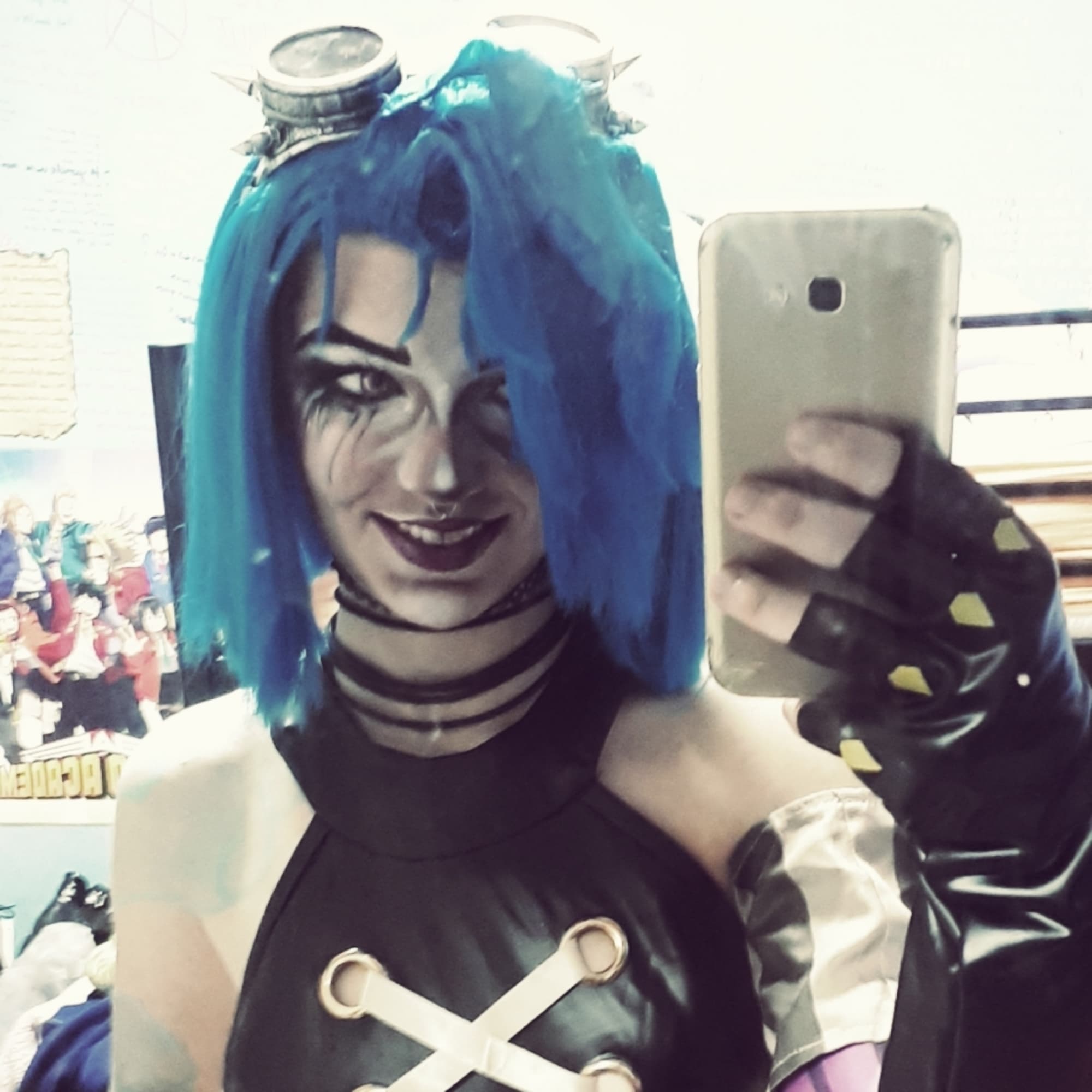 Jinx cheveux court - Arcane cosplay photoshoot cover