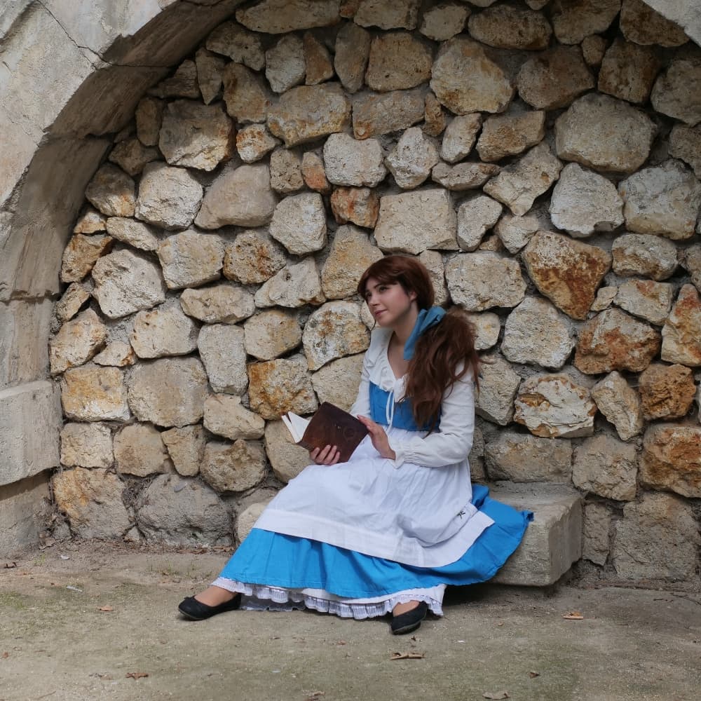 Belle(Villageoise) - Beauty and the Beast cosplay photoshoot cover