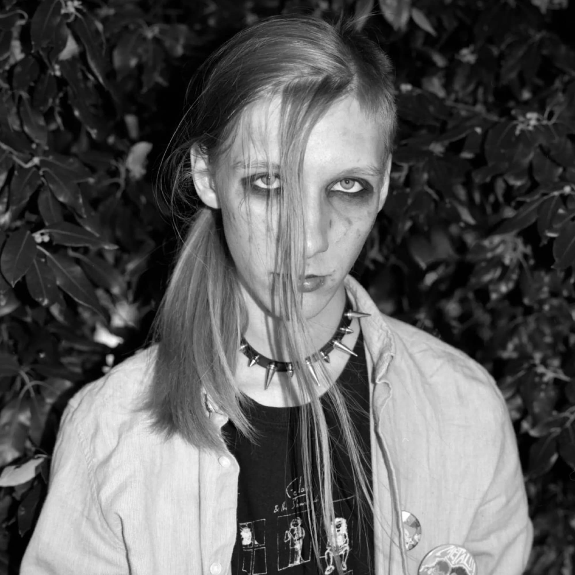 🎲Dee🎲 - Metal Family cosplay photoshoot cover