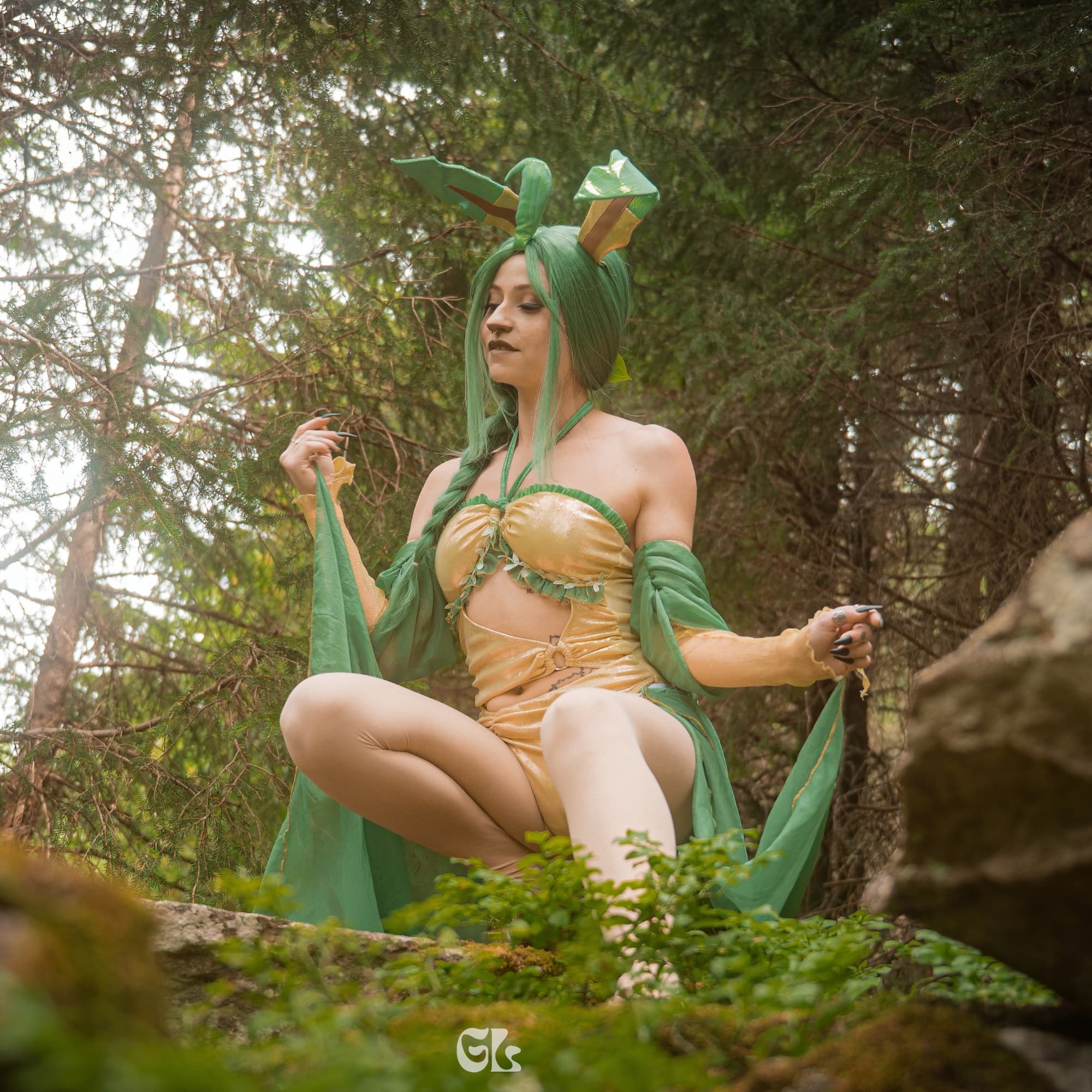 Leafaon - Pokémon cosplay photoshoot cover