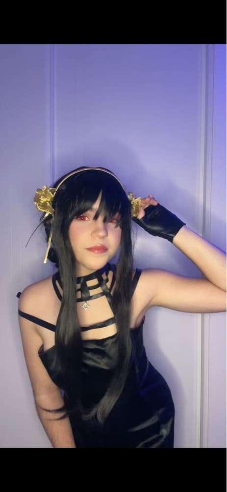 Yor Forger - Photo 3