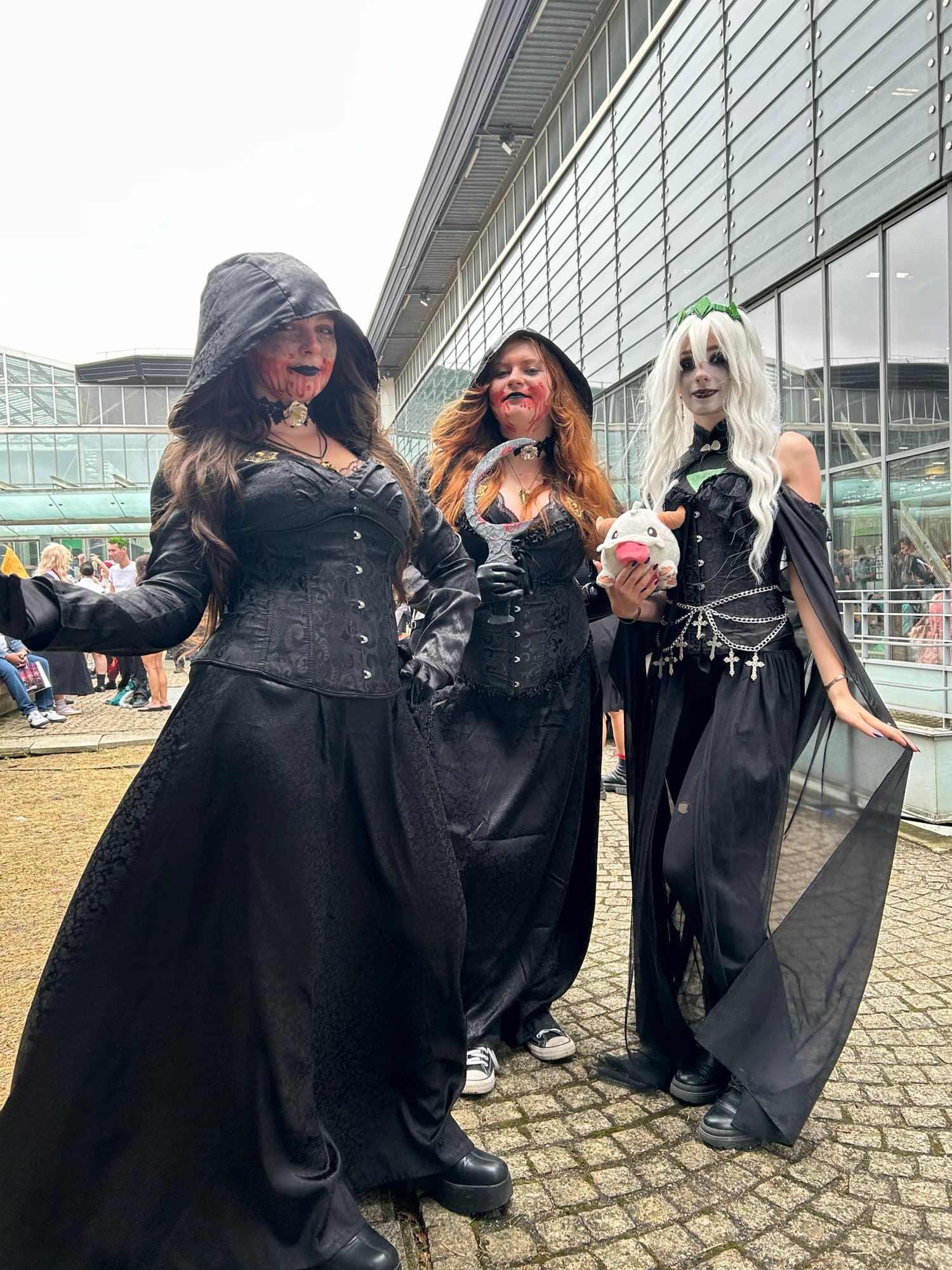 Daniela Dimitrescu 2 - Photo 10