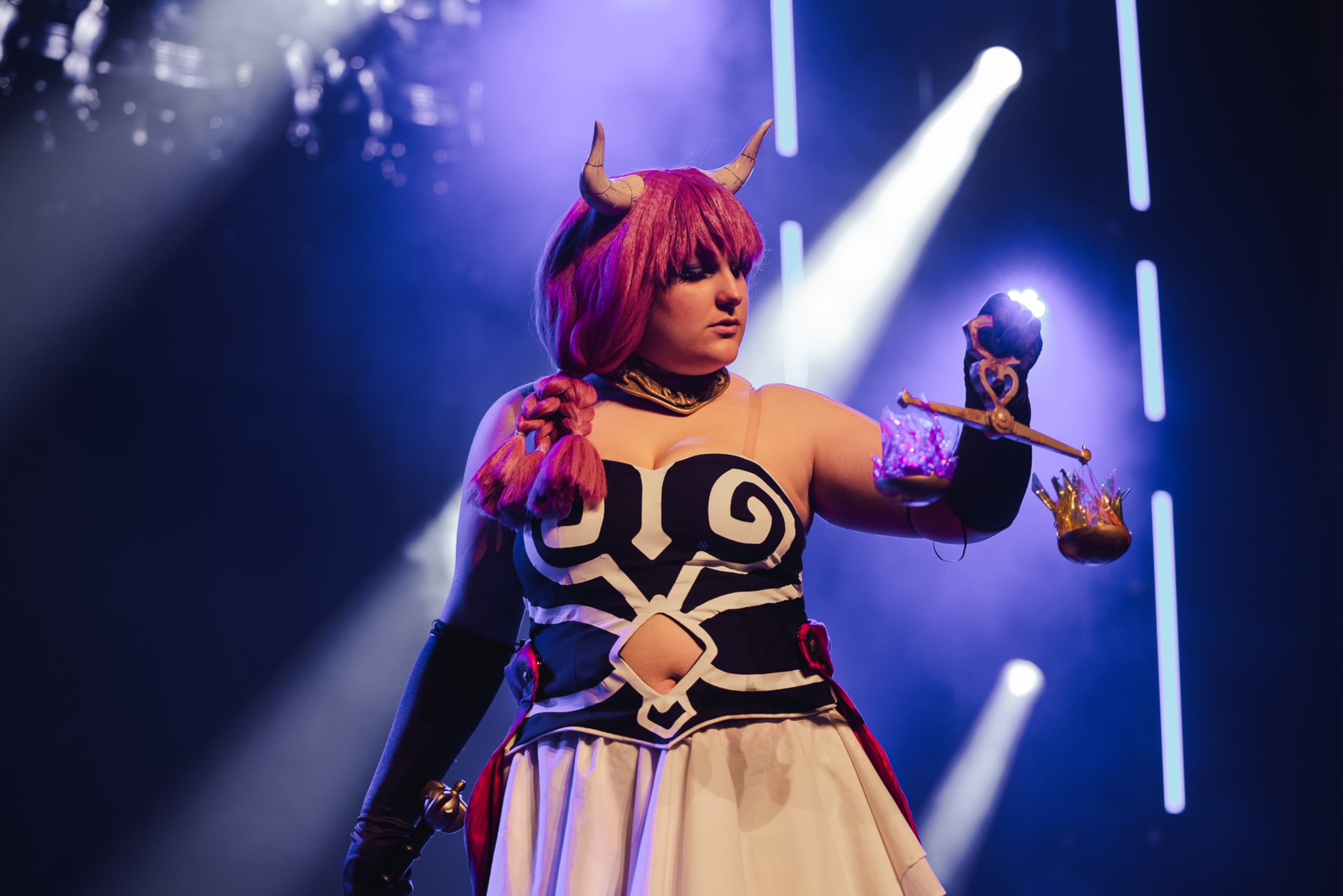Aura on stage - Photo 4