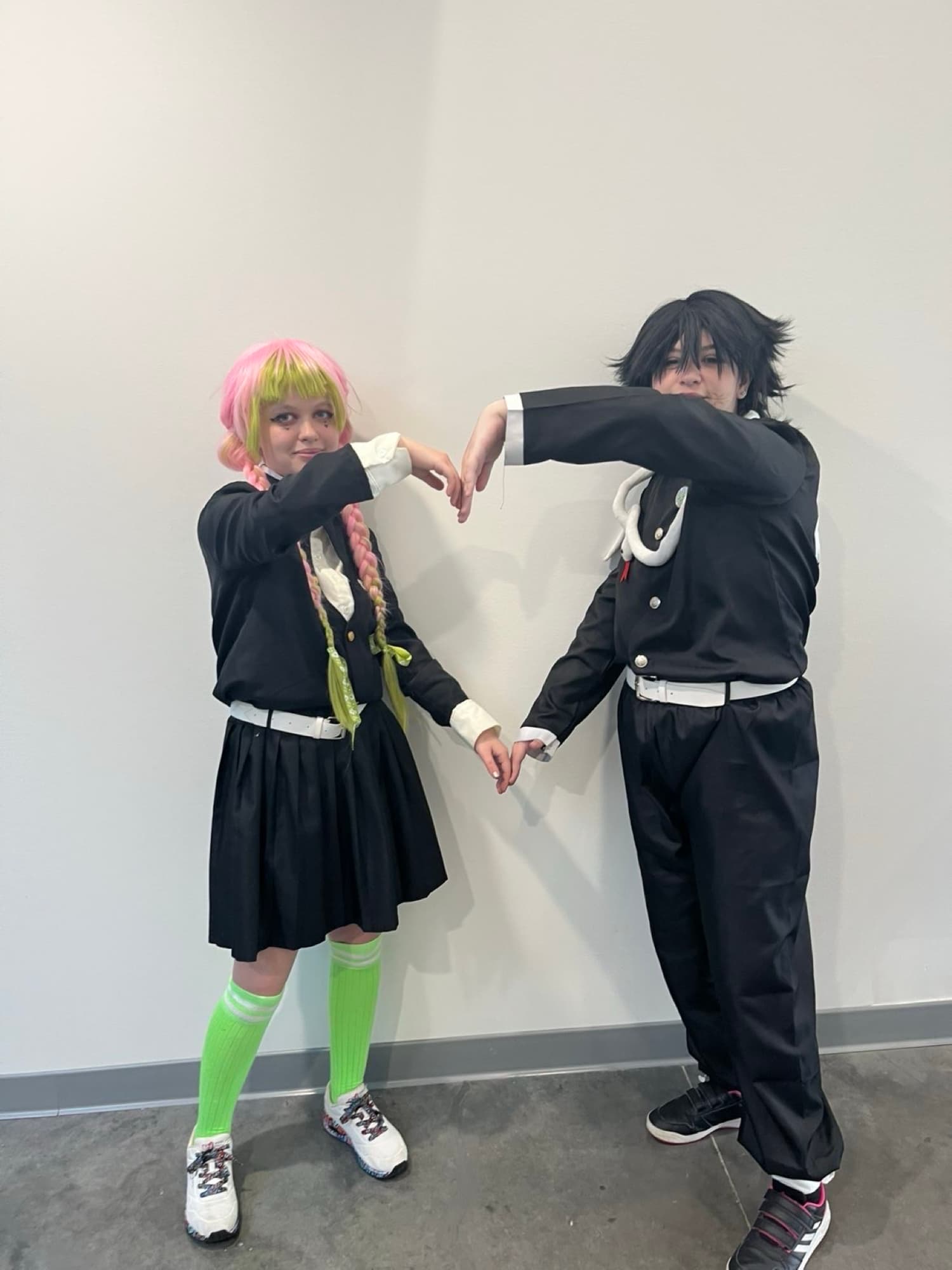 Mitsuri, Obanai  - Photo 4