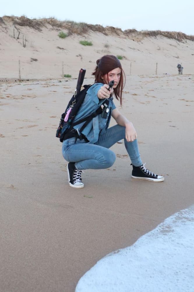 Ellie TLOU2 beach - Photo 9