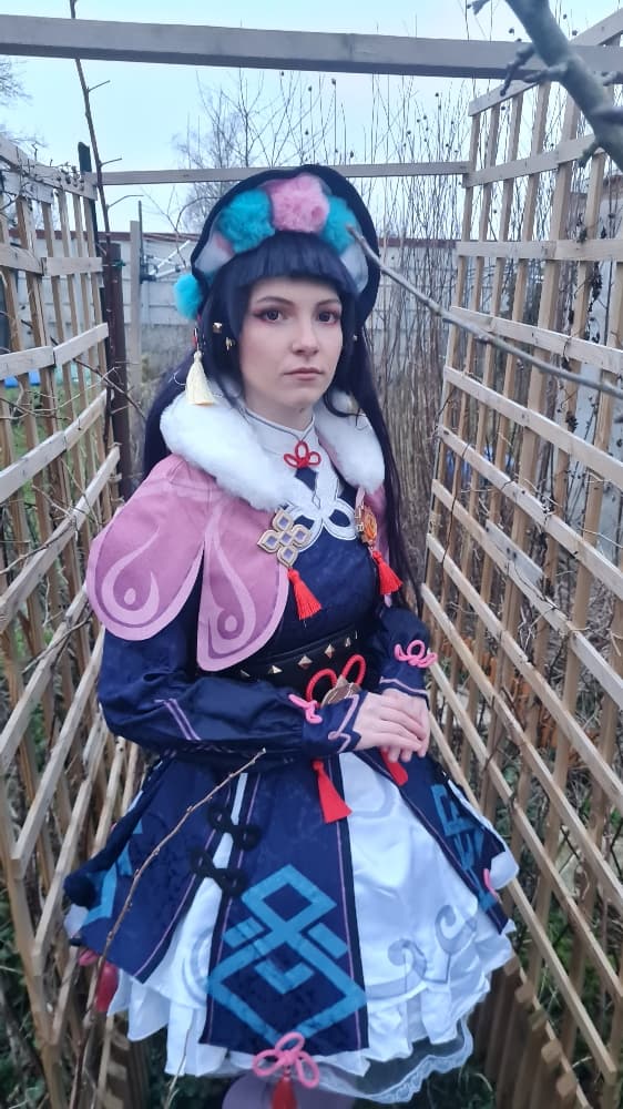 Yun Jin en extérieur - Photo 3