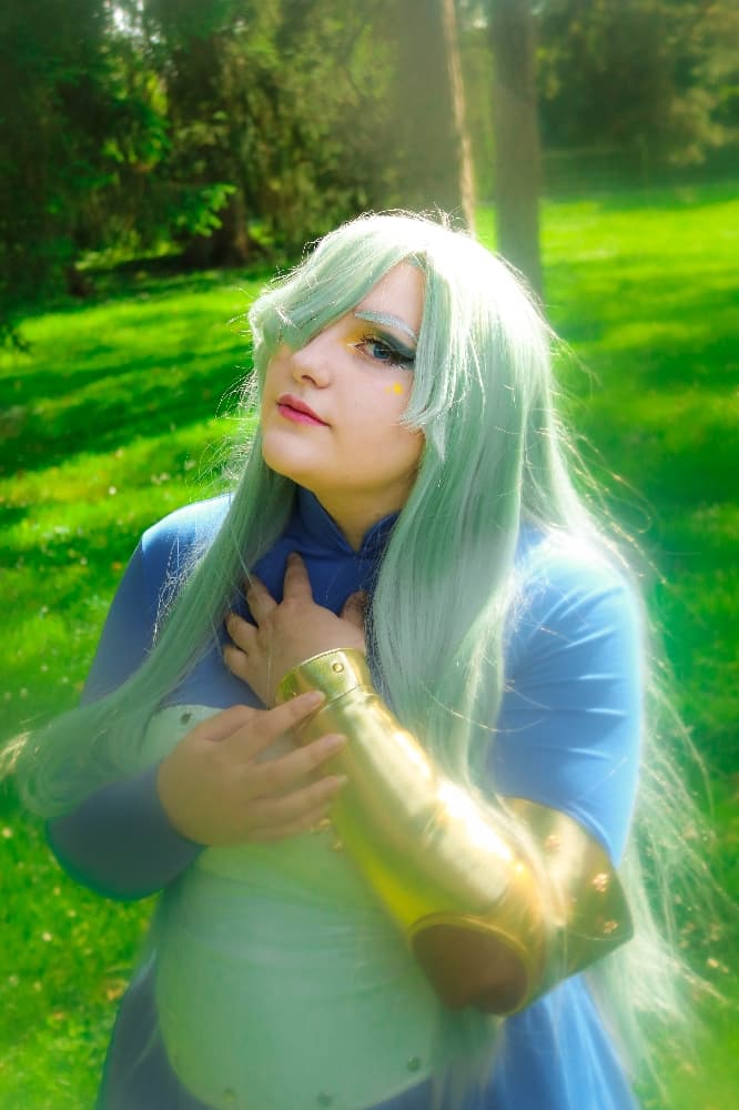 Elizabeth de Liones  - Photo 8