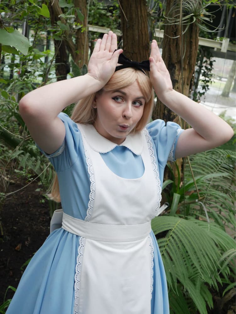 Alice  - Photo 1