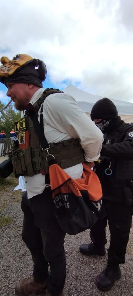 Wolf (golden mask) - Photo 21