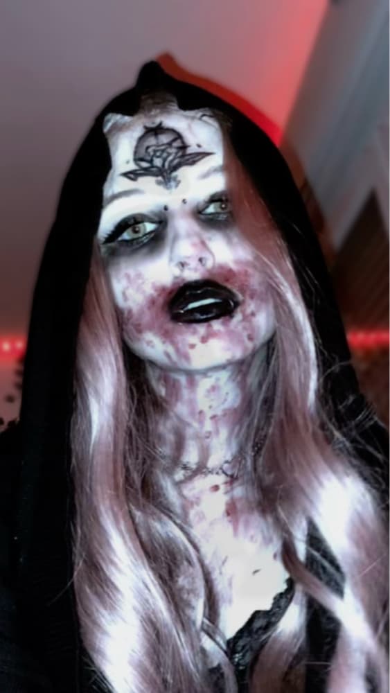 Bela Dimitrescu  - Photo 4