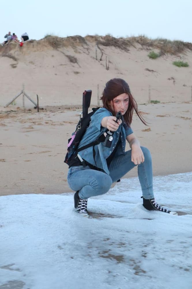 Ellie TLOU2 beach - Photo 10